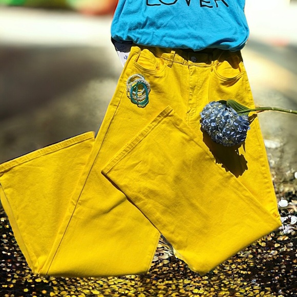 Size Large Set. T-shirt, Jeans, and Bracelet Set New from my Boutique. - Picture 4 of 4